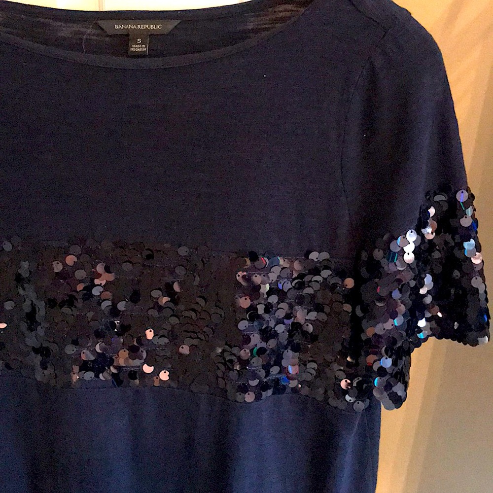 Classic tee with paillette detail